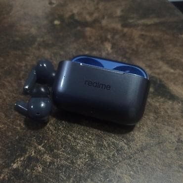 Realme T200. Наушники в идеальном состоянии, пользовался не долго