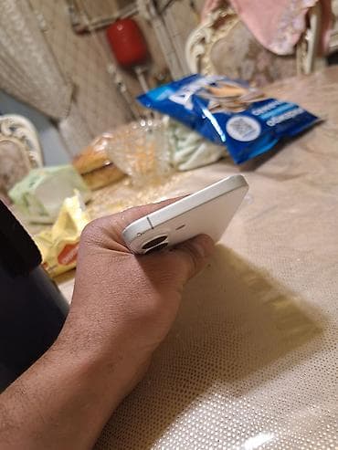 ryzen 7 5700: IPhone 17, Б/у, 256 ГБ, Белый, Чехол, 100 % — 5