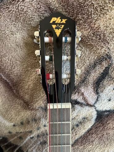 мини микрафон: Гитара маленькая походная, новая. 3500 сом.

Укулеле б.у. 1500 сом — 5