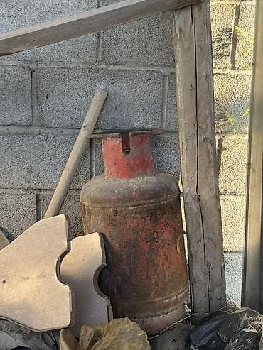 Баллон газовый стальной (предположительно 50 л, стандартный «красный»