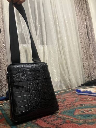 сумку кошелек на пояс: Сумка от BUTUN через плечо, вертикальная, черного цвета с тиснением — 4