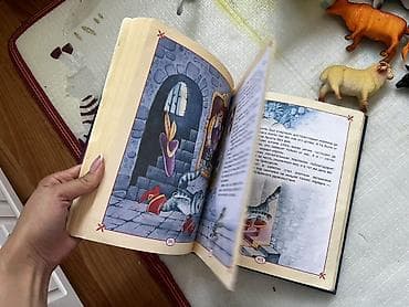 бегемот игрушки: Набор детских игрушек и книга Состав: - Мягкие игрушки: кенгуру с — 2