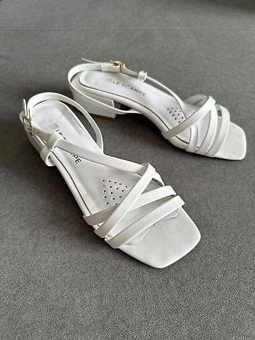 Босоножки, сандалии, шлепанцы: Босоножки белые Le Scarpe 36 размер. Стильные летние белые босоножки — 1