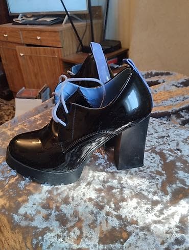 Женская обувь: Продаю ботильоны не новые .39 размер . очень удобная колодка👍.прошу — 1