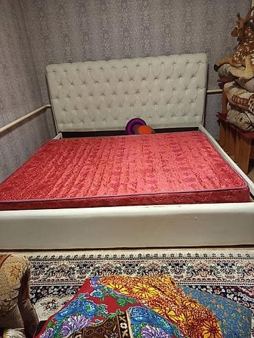 уголки кухонные: Мебель для спальни и гостиной - Двуспальная кровать с мягким высоким — 1