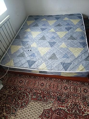 sofa bed: Спальный матрас, Б/у, Двуспальный, Пружинный, Синтепон, Матрасы средней жесткости — 1