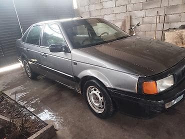 Volkswagen Passat: 1990 г., Бензин, Седан — 4