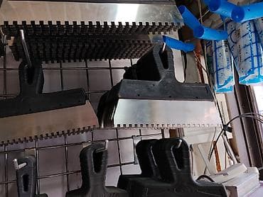 Инструменттер: Зубчатые шпатели/гладилки для отделочных работ. - Материал полотна — 1