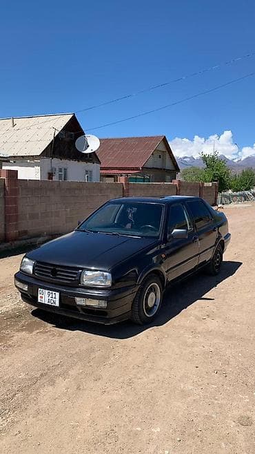 Volkswagen: Volkswagen Jetta: 1994 г., 1.8 л, Механика, Бензин, Седан — 3