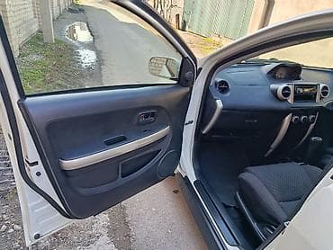 saturn sc: Toyota Ist: 2002 г., 1.3 л, Автомат, Бензин, Хэтчбэк — 9