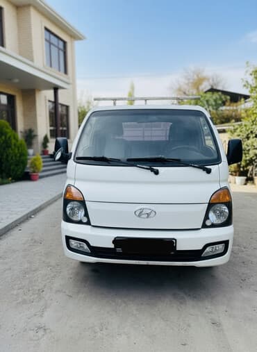 домик вагон: Легкий грузовик, Hyundai, Стандарт, 3 т, Б/у — 2