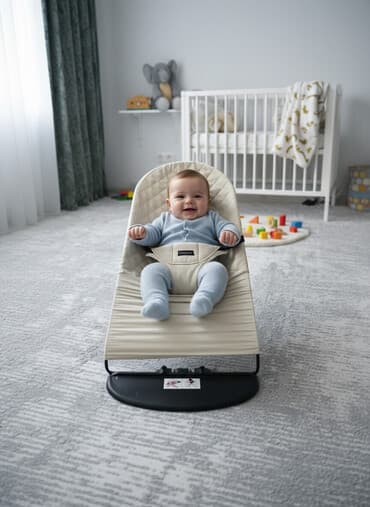 Шезлонг сатылат состояниеси жакшы баасы 500с. Адрес Токомбаева 27/3