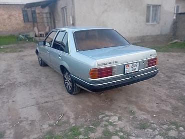 moning: Opel Rekord: 1984 г., 2 л, Ручные, Бензин, Седан — 4