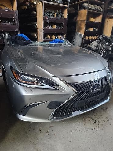 chrysler neon: Lexus es 300h 2021 — 3