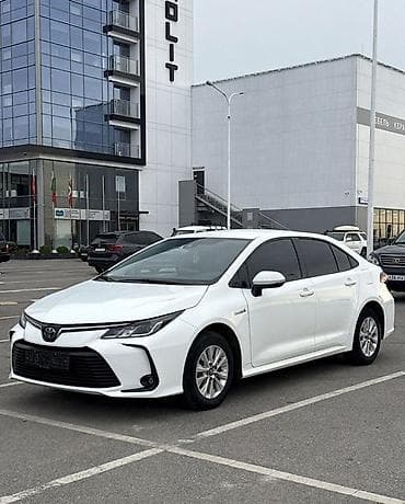 Продажа авто: Toyota Corolla: 2023 г., 1.8 л, Вариатор, Гибрид, Седан — 2