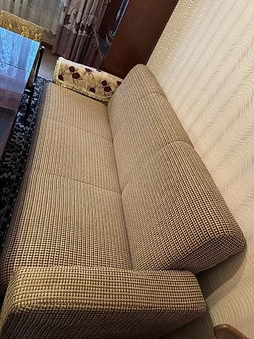 Продаю диван раскладной и два кресла к нему. Б/у. Цена 7000 сом