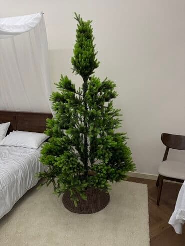 Искусственная ель с густой хвоей -Высота примерно 2м - Реалистичная