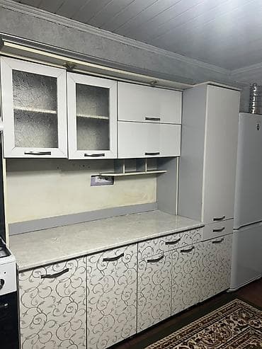 Мебель: Кухонный гарнитур модульный, белый с декоративным рисунком.в хорошем — 1
