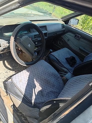 Продаётся универсал старого поколения (5‑дверный кузов). Серебристый