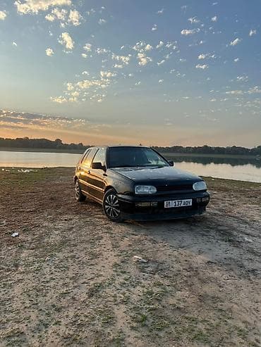 Volkswagen Golf: 1992 г., 1.8 л, Механика, Бензин