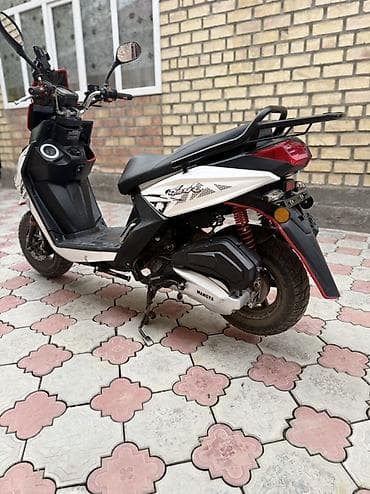 3 sfe: Скутер Wangya (белый/черный с красными акцентами) - Двигатель — 3