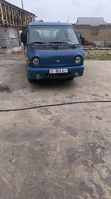 Унаа: Hyundai Porter — малотоннажный бортовой грузовик синего цвета — 2