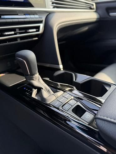 Toyota Camry: 2025 г., Автомат, Гибрид, Седан — 7