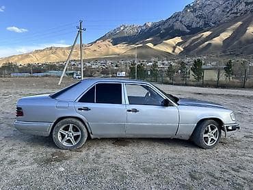 экран для машины: Mercedes-Benz — E220 - Классический интерьер с синим текстильным — 7