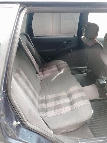 бар авто: Volkswagen Passat Variant: 1988 г., 1.8 л, Кол менен иштөөчү, Бензин, Универсал — 2