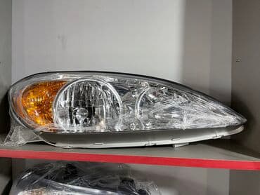 Комплект передних фар Toyota 2003 г., Новый