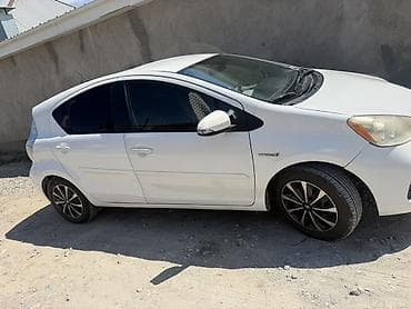Toyota Aqua: 2012 г., 1.5 л, Автомат, Гибрид, Хэтчбэк
