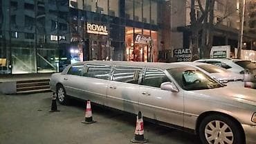 хай лимузин: Лимузин Lincoln Town Car Stretch, серебристый цвет. Ключевые — 4
