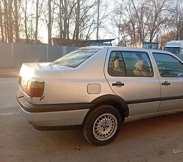 subaru forester2003: Volkswagen Vento: 1993 г., 1.8 л, Ручные, Бензин, Седан — 3