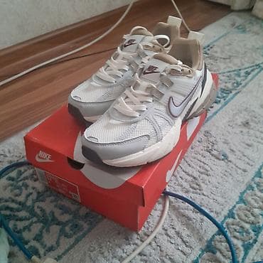 Кроссовки Nike - Модель: кроссовки с крупной амортизирующей подошвой