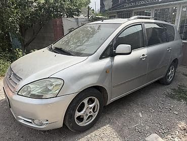 Toyota Avensis Verso: 2002 г., 2 л, Механика, Бензин, Минивэн — 3
