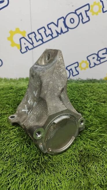 bwb e34: BMW X5 E53, лапа двигателя — 1