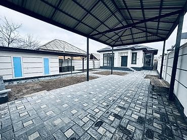 Продается дом Особенности: - Просторная гостиная с витражным окном в