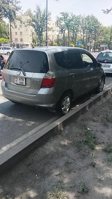 Продажа авто: Honda Fit: 2005 г., 1.3 л, Автомат, Бензин, Хэтчбэк — 3