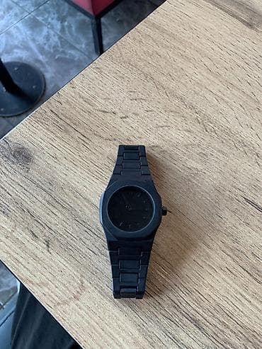 мужские черные джинсовые куртки: Лаконичные наручные часы в полностью чёрном исполнении. - Тип — 5