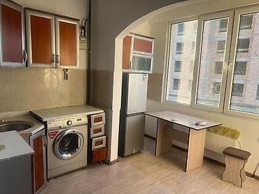 Батирлер: Срочно продаю 1комнатную квартиру . 106 серия Площадь 42м² Этаж 2 — 4