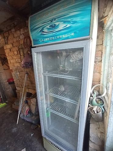 холодильная: Торговый холодильный шкаф с прозрачной витринной дверью. - — 5