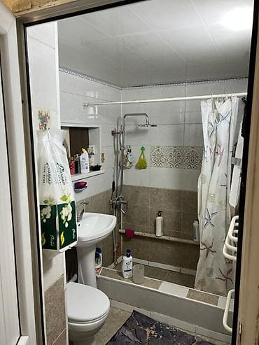закрытый городок: 🏡✨ ПРОДАЁТСЯ ПРОСТОРНЫЙ ДОМ ✨🏡 📍 Район: ГЭС-3 🏠 Комнат: 4 📐 Площадь — 7