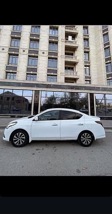 Nissan Versa: 2016 г., 1.6 л, Автомат, Бензин, Седан — 4