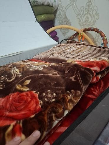 Комплект для спальни Kenzo в подарочном чемодане. Состав набора: - at lalafo.kg Комплект для спальни Kenzo в подарочном чемодане. Состав набора: -