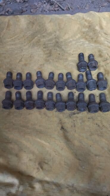 хово балка: Продаю комплект болтов на мерс, 22 шт, короткие, на 17 головку (ключ) — 1