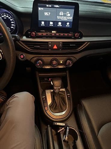 cera: Kia K3: 2022 г., Седан — 9