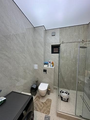 Продажа домов: Продается дом 2- х этажный Киргизия 1 Площадь дома 380 м2 Комнат 6 — 3