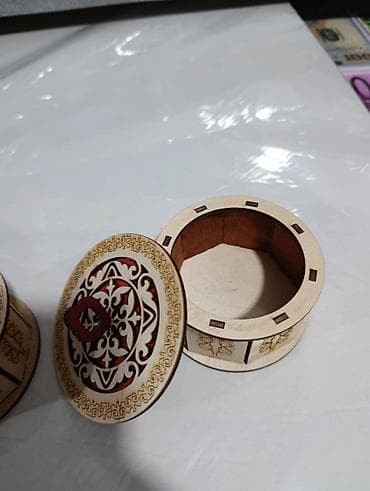 коробки для вещей: Деревянная шкатулка с резной крышкой - Материал: шлифованная — 2