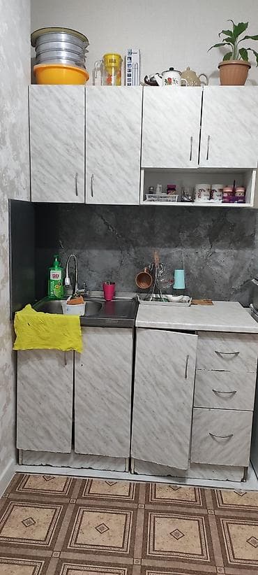 Все для дома и сада: Кухонный гарнитур,состояние среднее,с мойкой,цена 6500 сом — 1