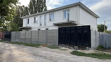 Недвижимость: Продаётся таунхаусы с участком и капитальным забором. Основные — 2